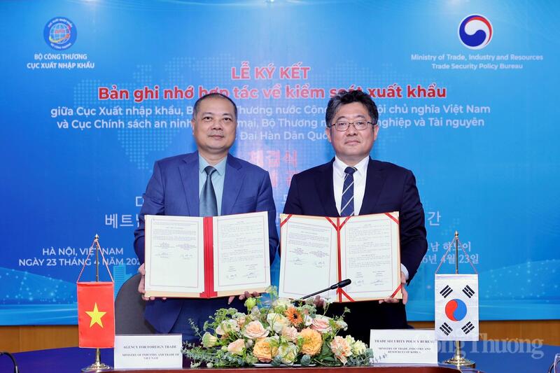 Việt Nam và Hàn Quốc tiếp tục cụ thể hóa quan hệ hợp tác kinh tế - thương mại qua việc ký kết. Ảnh: Quỳnh Trang