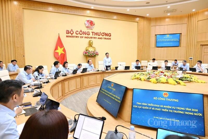 Bộ trưởng chỉ đạo loạt giải pháp trọng tâm cho Cục Quản lý và Phát triển thị trường trong nước. Ảnh: Cấn Dũng