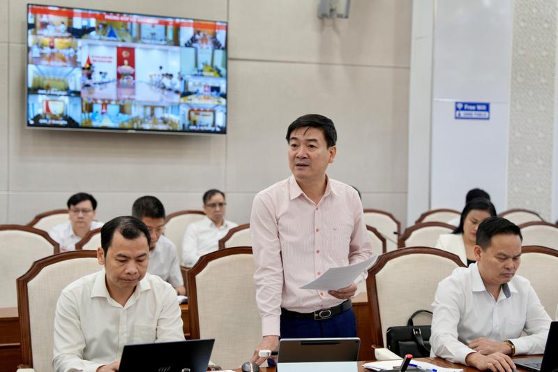 Đại diện các sở, ngành báo cáo tại hội nghị. Ảnh: QN