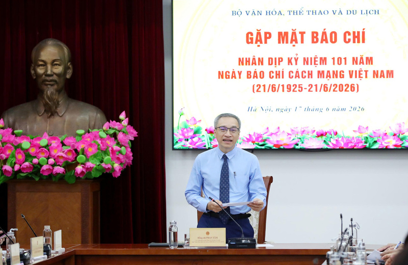 Thứ trưởng Phan Tâm mong muốn ngành văn hóa tiếp tục nhận được sự đồng hành của các cơ quan báo chí và đội ngũ những người làm báo. Ảnh: Trần Huấn