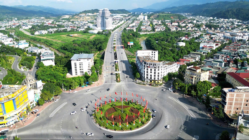 Chủ tịch UBND tỉnh Lào Cai yêu cầu rà soát toàn bộ nhà, đất công, xử lý dứt điểm tài sản dôi dư, bỏ hoang; siết trách nhiệm người đứng đầu, ngăn ngừa thất thoát, lãng phí. Ảnh: CTLC