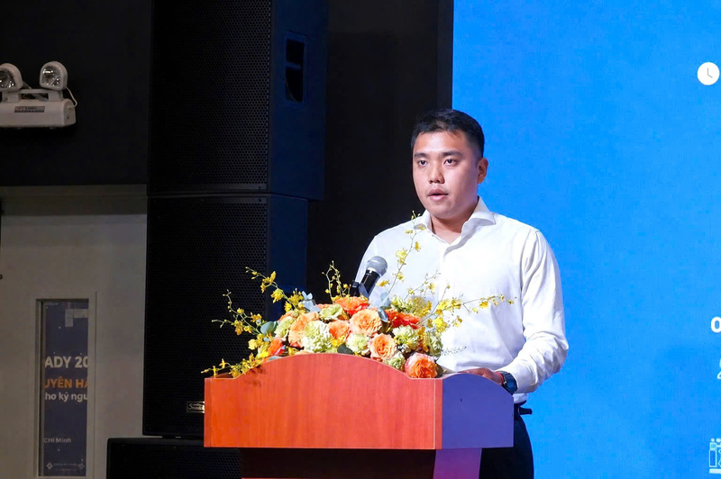 Ông Tô Hoàng Anh, đại diện Trung tâm Đổi mới sáng tạo Quốc gia (NIC) phát biểu tại họp báo. Ảnh: Minh Anh