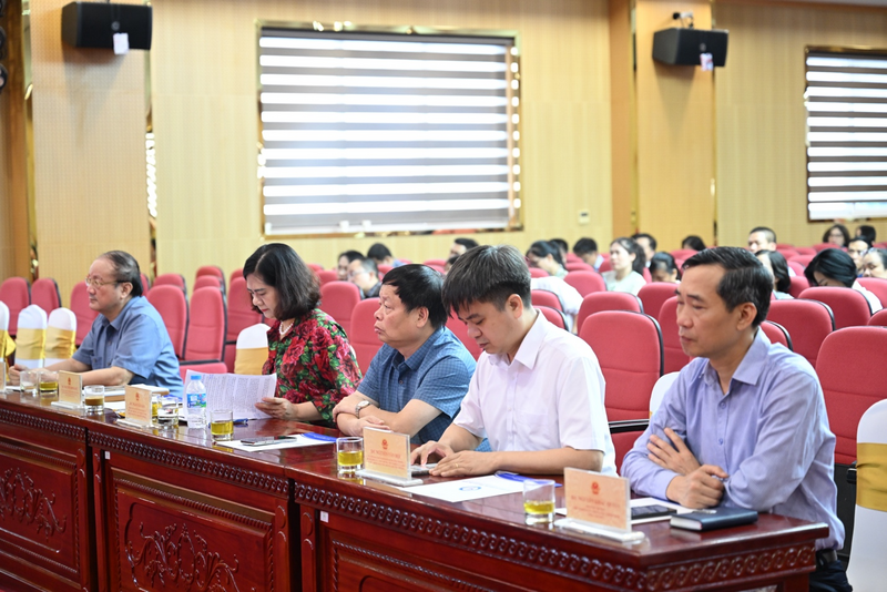 Các đại biểu tham dự lễ khai giảng lớp học. Ảnh: Nguyên Khánh
