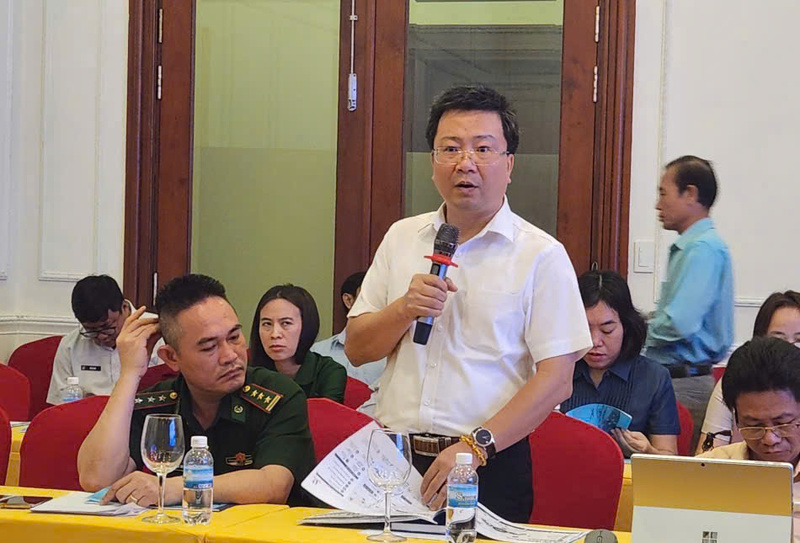 Ông Luyện Mạnh Cường, Phó Giám đốc Trung tâm Xúc tiến đầu tư thương mại và du lịch tỉnh Khánh Hoá góp ý tại hội nghị. Ảnh: ĐVCC