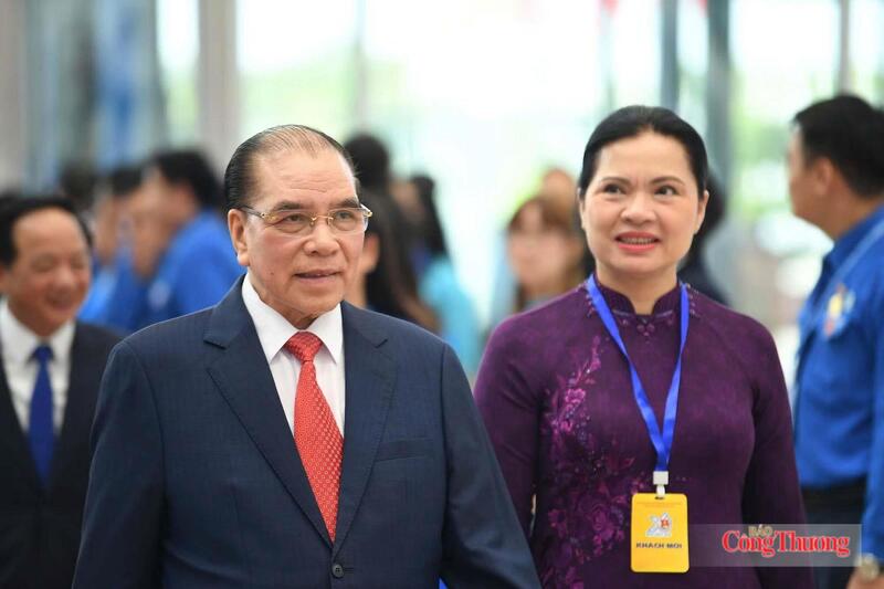 Nguyên Tổng Bí thư Nông Đức Mạnh; Phó Chủ tịch, Tổng thư ký Ủy ban Trung ương MTTQ Việt Nam Hà Thị Nga dự Phiên trọng thể Đại hội đại biểu toàn quốc Đoàn TNCS Hồ Chí Minh lần thứ XIII, nhiệm kỳ 2026 - 2031