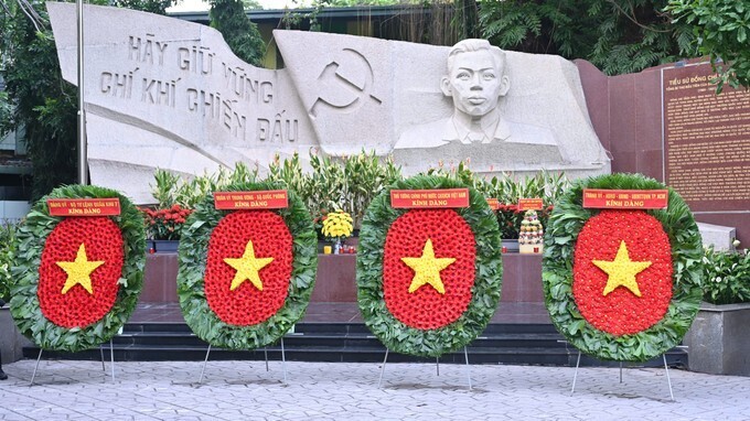 Khu vực dâng hương tưởng niệm Cố Tổng Bí thư Trần Phú và các Anh hùng liệt sĩ. Ảnh: Mạnh Thắng