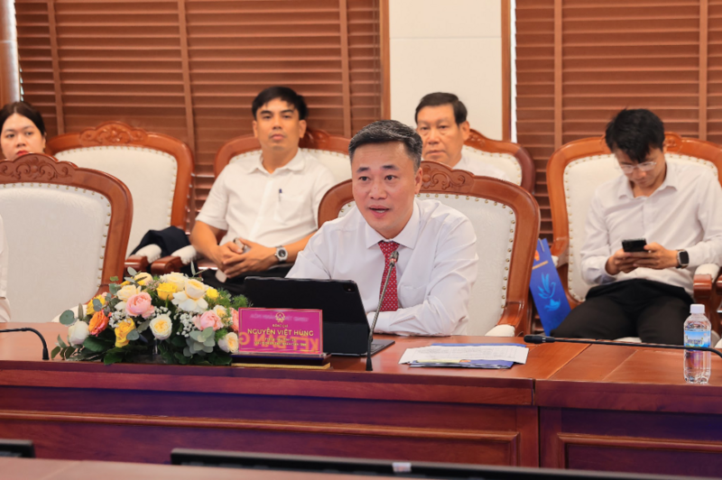 Ông Nguyễn Việt Hùng, Phó Bí thư Tỉnh ủy, Chủ tịch UBND tỉnh Khánh Hòa phát biểu tại buổi lễ. Ảnh DNCC