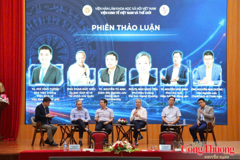 Phiên thảo luận trong khuôn khổ Hội thảo khoa học “Kinh tế Việt Nam 6 tháng đầu năm 2026: Thách thức, động lực và triển vọng phát triển”.