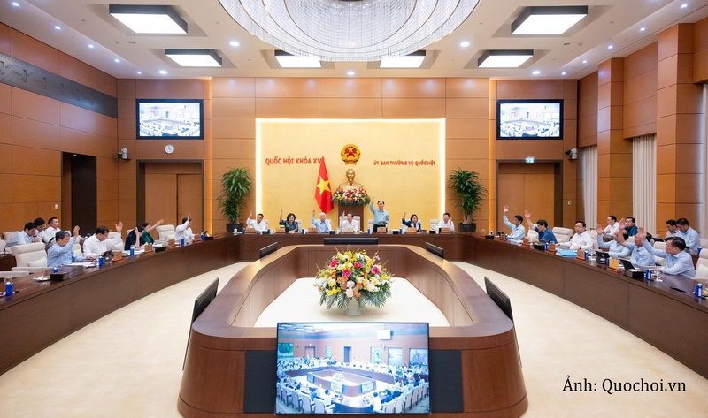 100% các thành viên Ủy ban Thường vụ Quốc hội có mặt đã biểu quyết thông qua các dự thảo, nghị quyết.