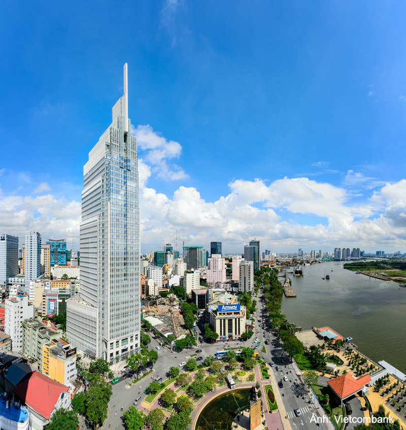 Vietcombank Tower trên skyline ven sông Sài Gòn, một dấu mốc dễ nhận diện trong không gian kinh doanh của trung tâm TP. Hồ Chí Minh