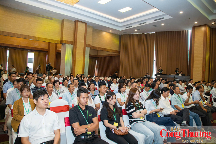 Hội nghị Diễn đàn kết nối sản xuất, tiêu thụ sầu riêng thu hút hàng ngàn đại biểu trong và ngoài nước.