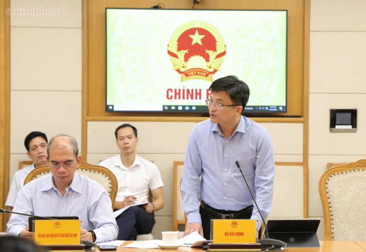 Đại diện các bộ, ngành báo cáo tại cuộc họp - Ảnh: chinhphu.vn/Gia Huy
