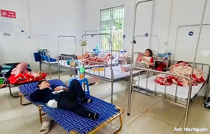 Đến 19 giờ ngày 25/8, đã có 150 người nhập viện sau khi sử dụng bánh mì thập cẩm tại hộ kinh doanh Bin Bin.