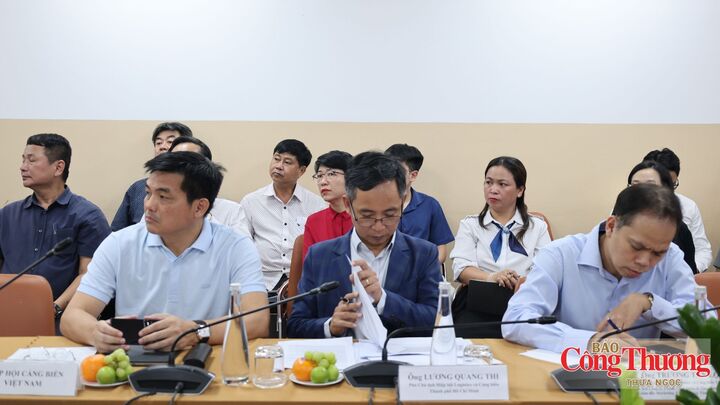 Đại diện các Sở, ngành của TP. Hồ Chí Minh; các doanh nghiệp, hiệp hội, chuyên gia tham dự hội nghị.
