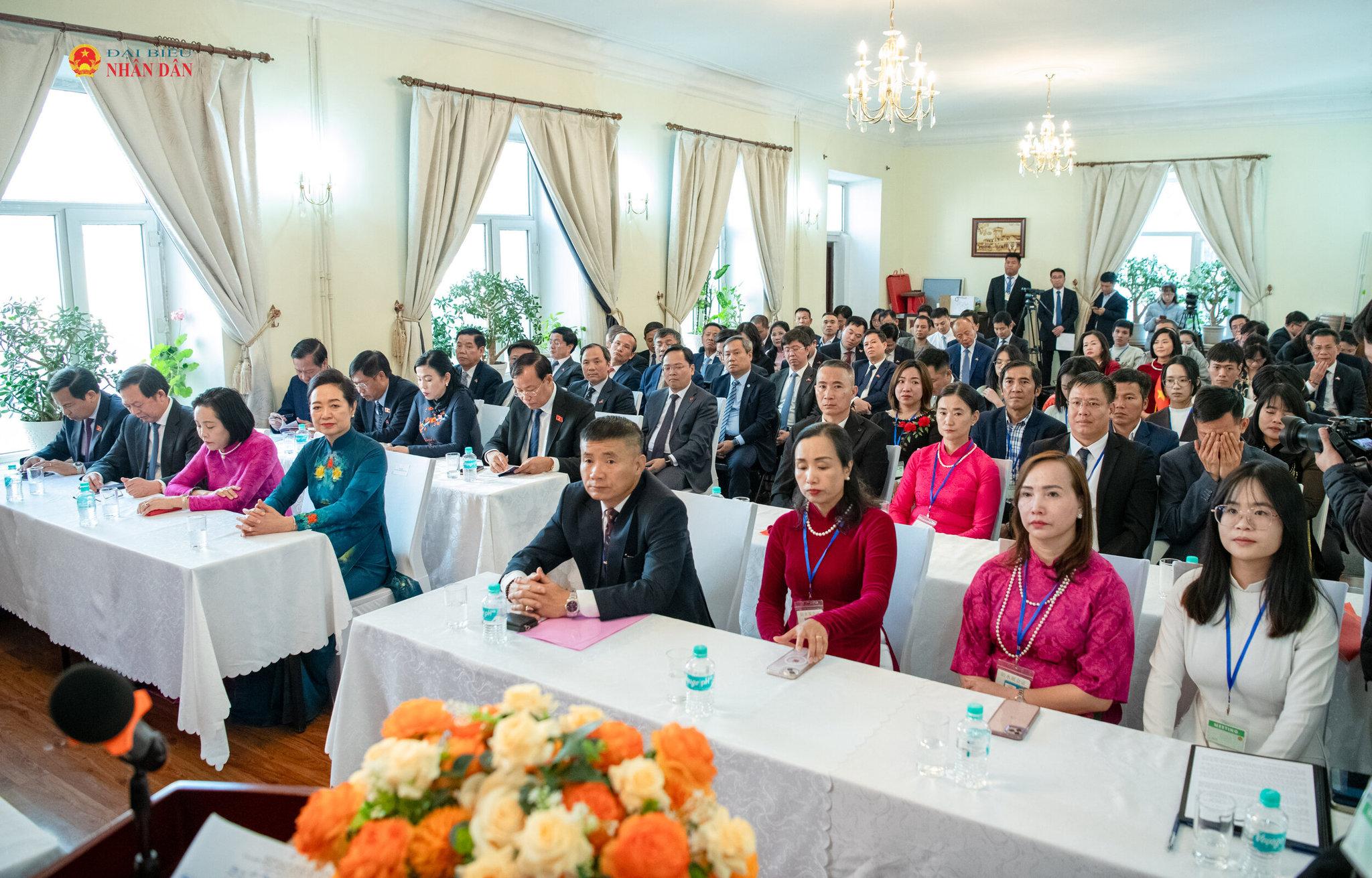 Các đại biểu dự cuộc gặp mặt.