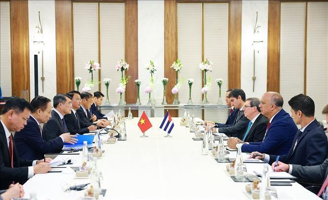 Thủ tướng Lê Minh Hưng tiếp Bộ trưởng Ngoại giao Cuba Bruno Rodríguez Parrilla. Ảnh: Dương Giang/TTXVN