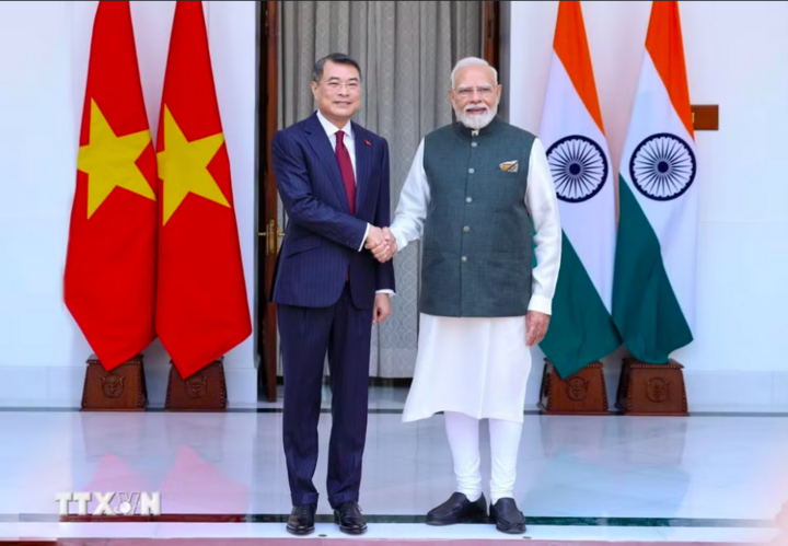 Thủ tướng Lê Minh Hưng gặp Thủ tướng Cộng hoà Ấn Độ Narendra Modi. (Ảnh: Dương Giang/TTXVN)