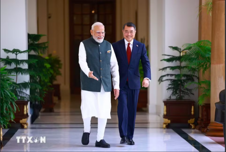 Thủ tướng Lê Minh Hưng gặp Thủ tướng Cộng hoà Ấn Độ Narendra Modi. (Ảnh: Dương Giang/TTXVN)