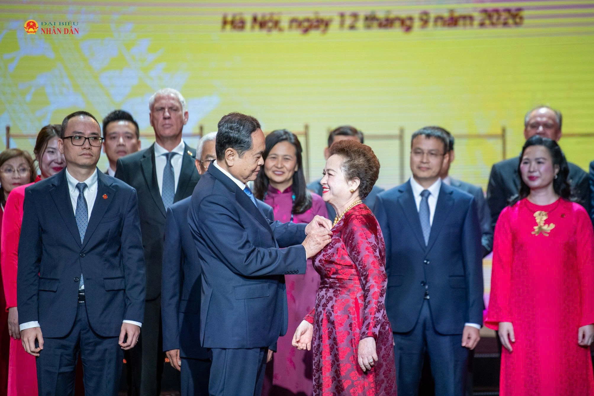 Chủ tịch Quốc hội Trần Thanh Mẫn đã trao Danh hiệu Anh hùng lao động tặng Chủ tịch Tập đoàn BRG, Phó Chủ tịch Thường trực Hội đồng quản trị Ngân hàng SeABank Nguyễn Thị Nga.