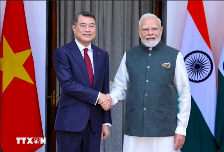 Thủ tướng Lê Minh Hưng gặp Thủ tướng Cộng hoà Ấn Độ Narendra Modi. (Ảnh: Dương Giang/TTXVN)