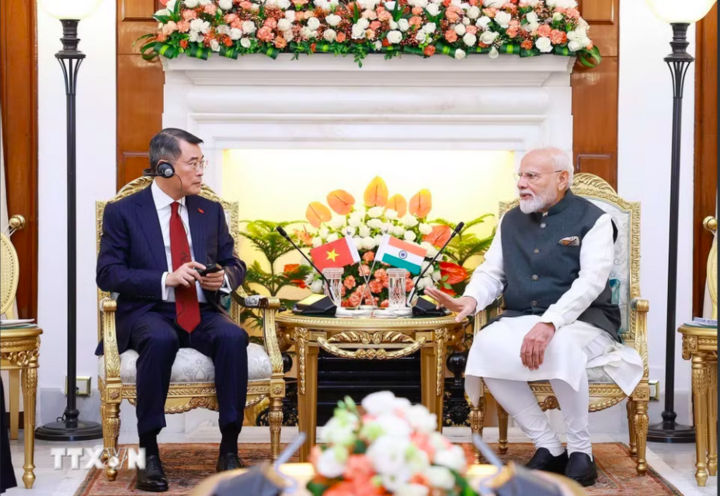 Thủ tướng Lê Minh Hưng gặp Thủ tướng Cộng hoà Ấn Độ Narendra Modi. (Ảnh: Dương Giang/TTXVN)