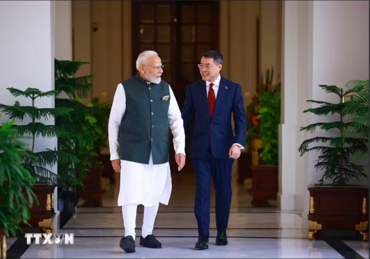 Thủ tướng Lê Minh Hưng gặp Thủ tướng Cộng hoà Ấn Độ Narendra Modi. (Ảnh: Dương Giang/TTXVN)