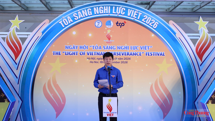 Anh Lê Hải Long - Trưởng ban Công tác Thanh thiếu nhi Trung ương Đoàn, Phó Chủ tịch Thường trực Trung ương Hội Liên hiệp Thanh niên Việt Nam phát biểu khai mạc ngày hội.