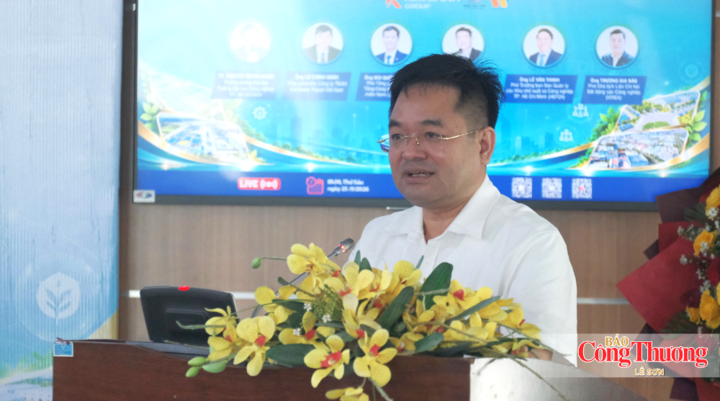 Nhà báo Nguyễn Văn Minh, Tổng biên tập Báo Công Thương phát biểu khai mạc toạ đàm.
