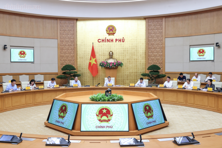 Đồng chí Lê Minh Hưng, Ủy viên Bộ Chính trị, Bí thư Đảng ủy Chính phủ, Thủ tướng Chính phủ, chủ trì Hội nghị tập thể Thường trực Đảng ủy Chính phủ - Ảnh: chinhphu.vn/Nhật Bắc