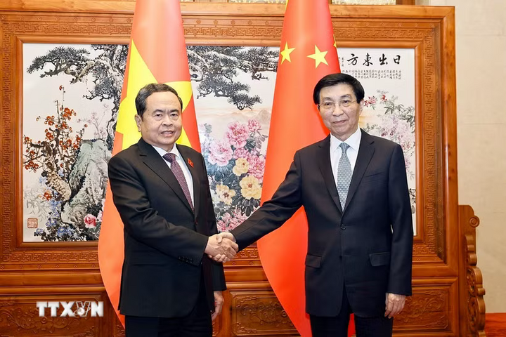 Chủ tịch Quốc hội Trần Thanh Mẫn hội kiến Chủ tịch Chính hiệp toàn quốc Trung Quốc Vương Hộ Ninh. Ảnh: Doãn Tấn/TTXVN