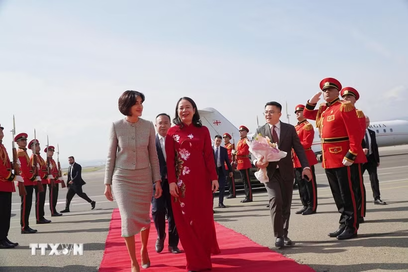 Phó Chủ tịch nước Võ Thị Ánh Xuân đến thủ đô Tbilisi, bắt đầu thăm chính thức Gruzia. (Ảnh: Tâm Hằng/TTXVN)