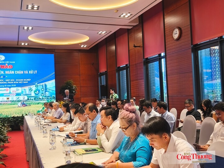 Đại biểu tham dự hội thảo.