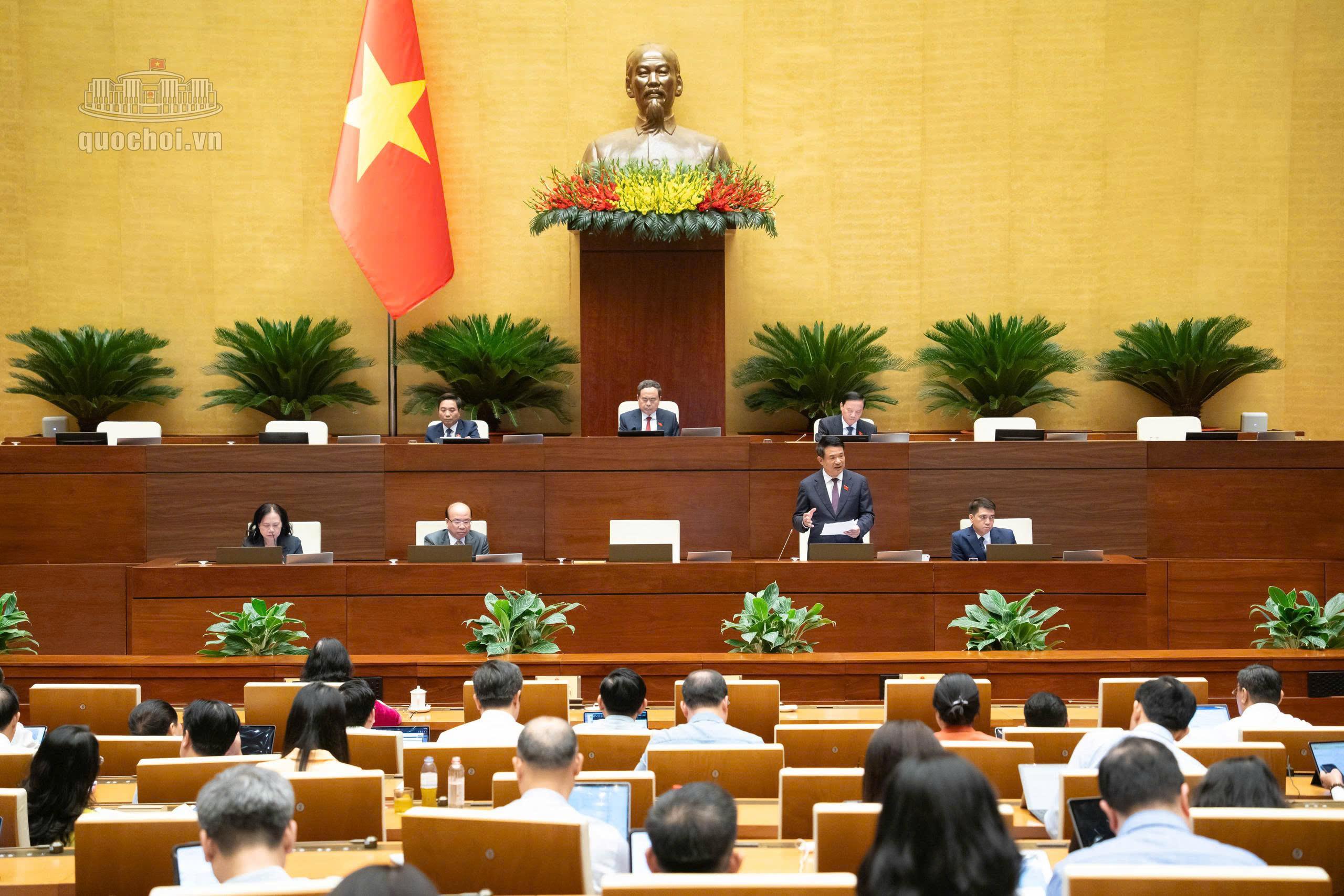 Viện trưởng Viện Kiểm sát nhân dân tối cao Nguyễn Huy Tiến, thay mặt cơ quan chủ trì soạn thảo, phát biểu giải trình, làm rõ một số vấn đề đại biểu quan tâm.